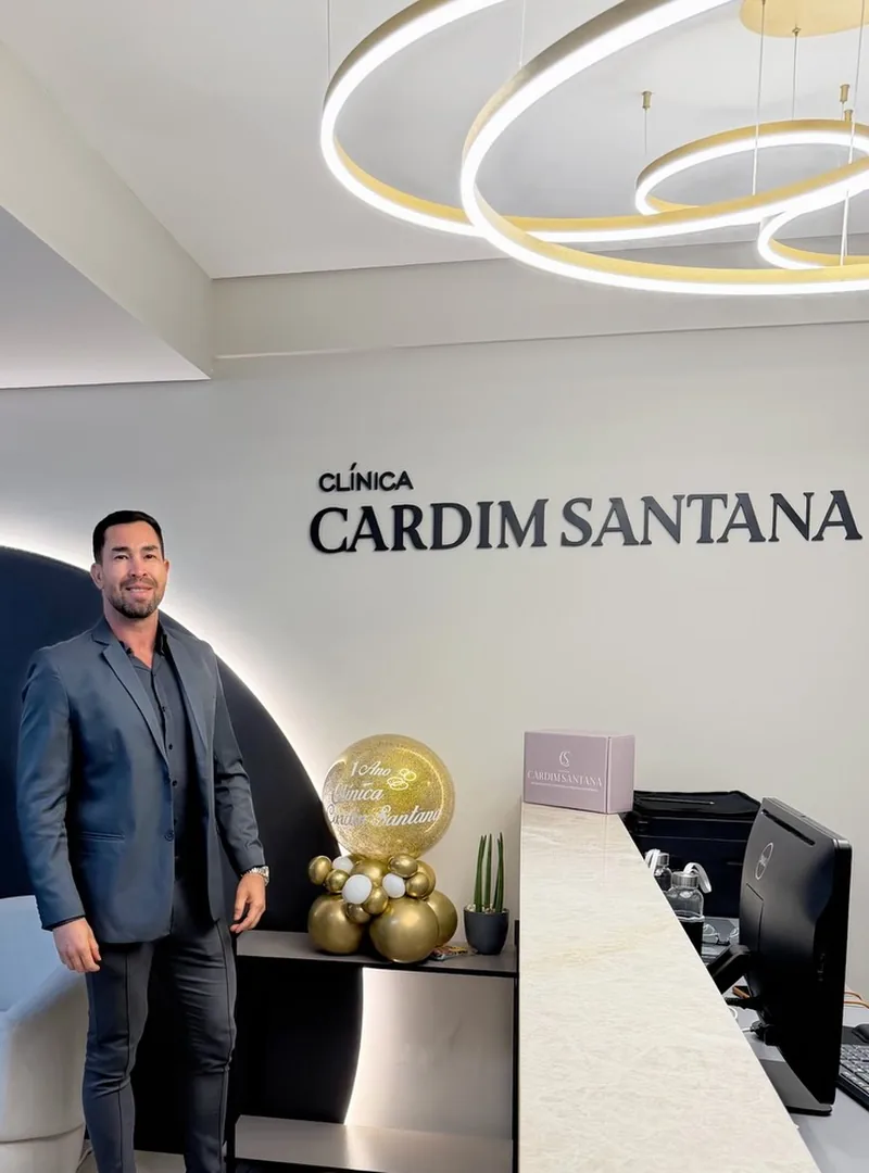 Rodolfo na recepção da Clínica Cardim Santana